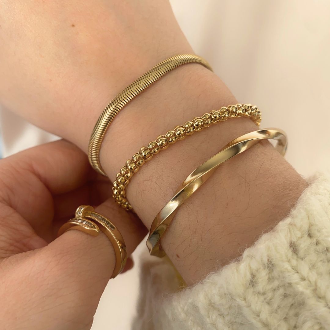 Bracelet souple avec chaîne travaillé en plaqué or