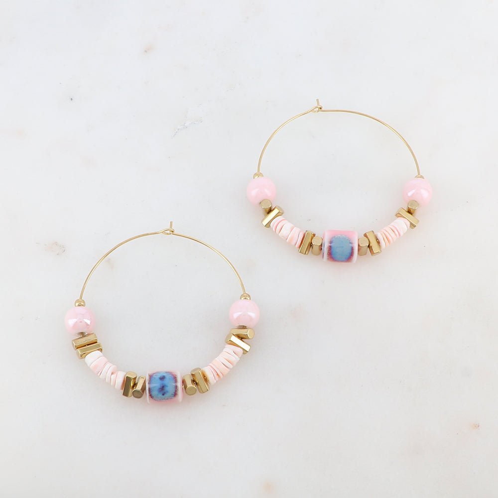 Boucles d'oreilles créoles "Baia" avec Perles en Céramique Émaillée et Coquillages en Acier Inoxydable