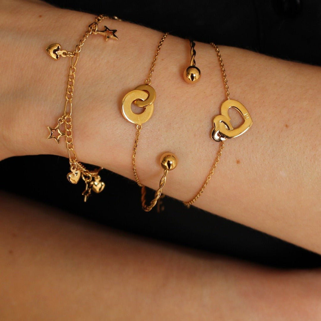 Bracelets avec motifs double coeur, cercle, et charms pour femme en plaqué or 3 microns.