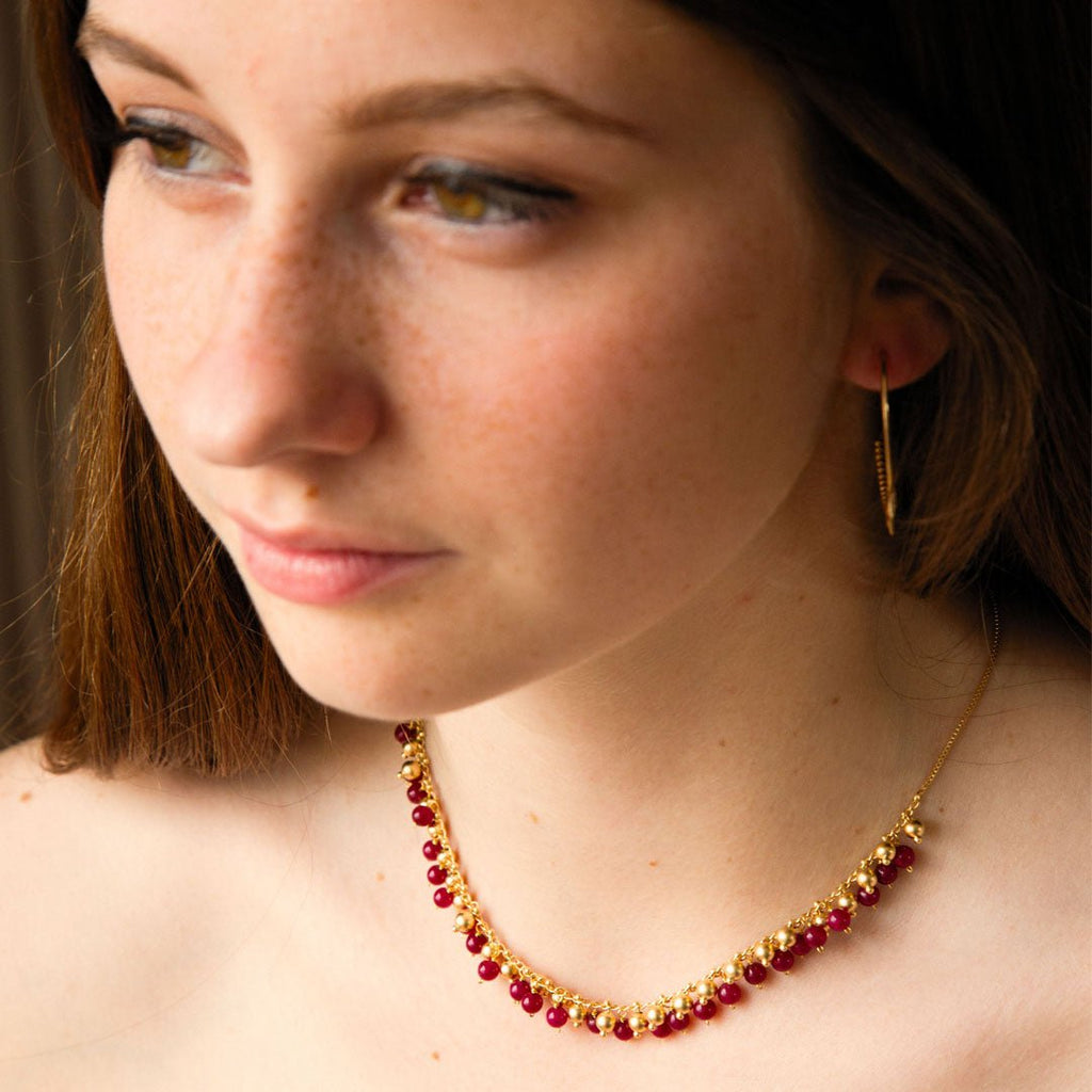 Collier ras du cou en plaqué or et pierres naturelles rouges pour femme